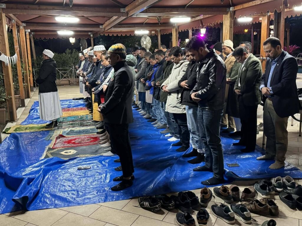 “Iftar, una tavola unita”: centinaia di persone a Torpignattara
