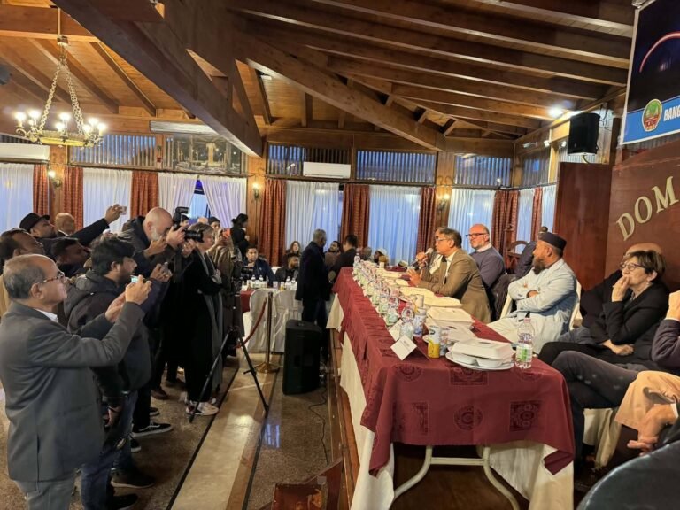 “Iftar, una tavola unita”: centinaia di persone a Torpignattara