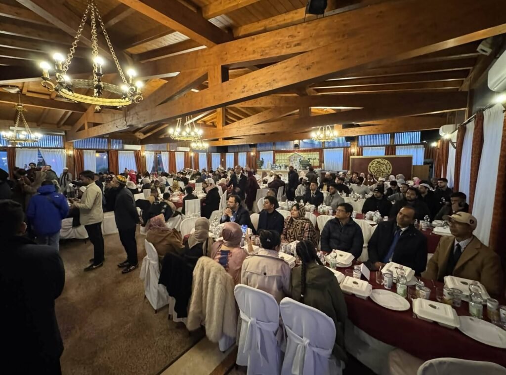 “Iftar, una tavola unita”: centinaia di persone a Torpignattara