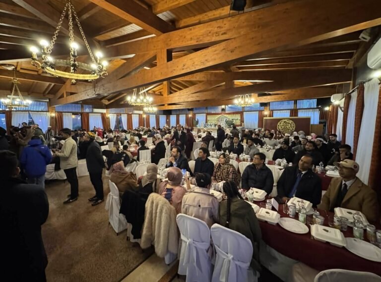 “Iftar, una tavola unita”: centinaia di persone a Torpignattara